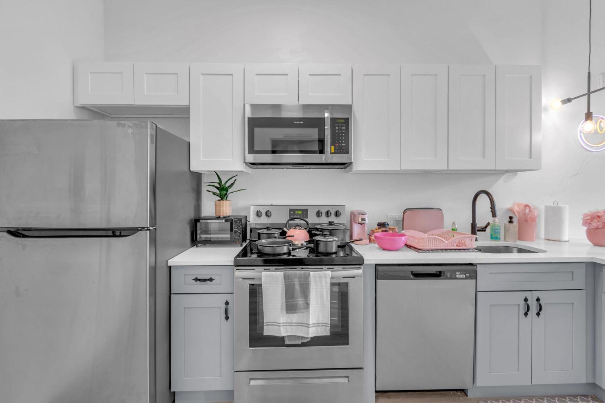 Pink Heaven Indoor Pool, Free Parking, Near Nyc Apartment Elizabeth Ngoại thất bức ảnh