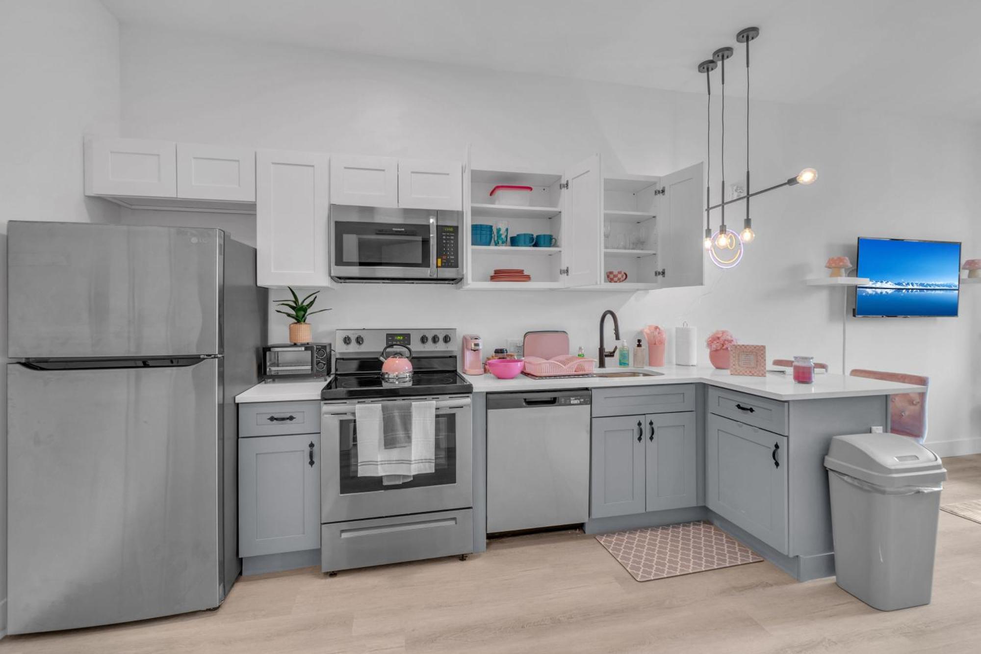 Pink Heaven Indoor Pool, Free Parking, Near Nyc Apartment Elizabeth Ngoại thất bức ảnh