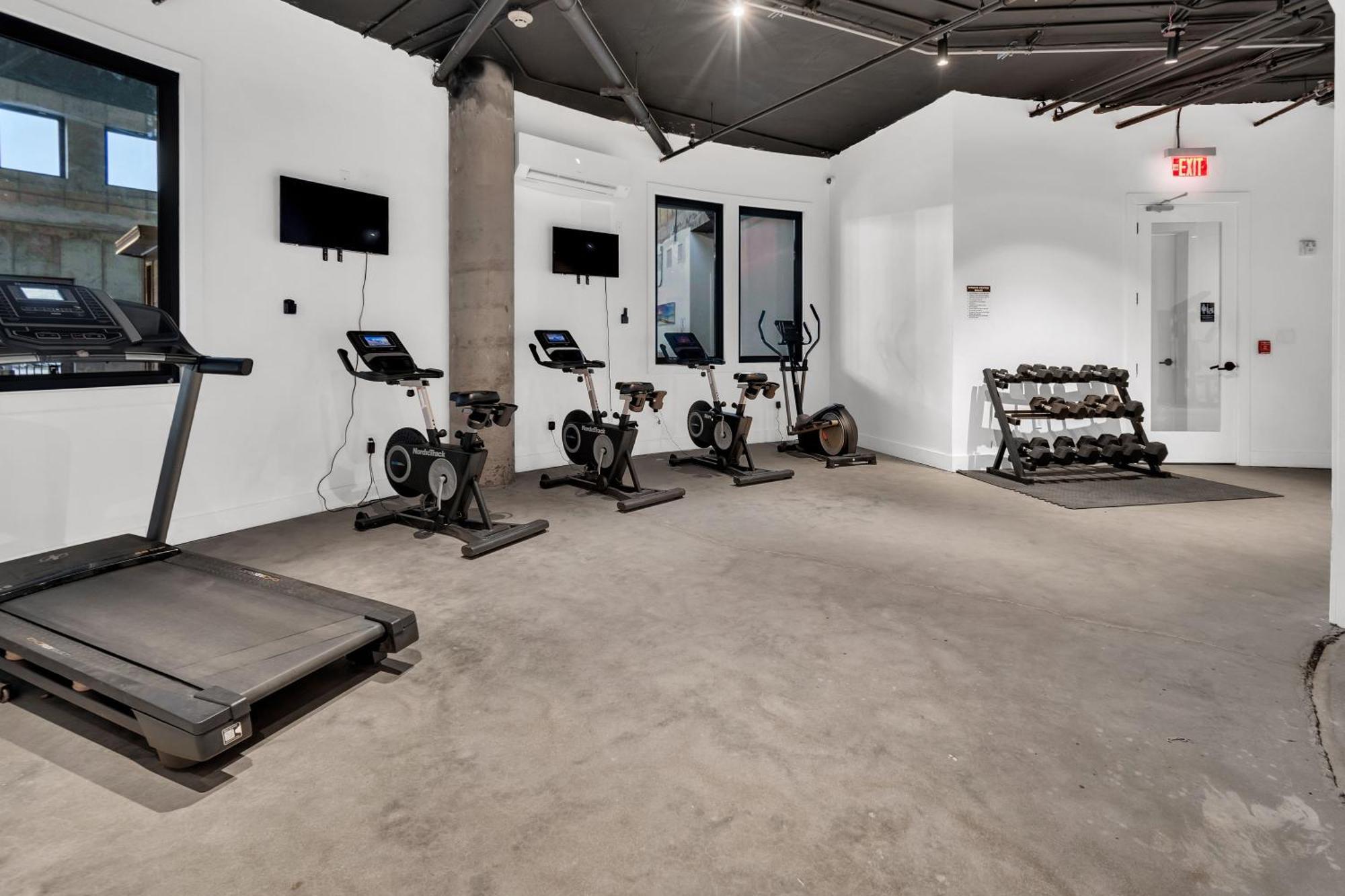 Pink Heaven Indoor Pool, Free Parking, Near Nyc Apartment Elizabeth Ngoại thất bức ảnh